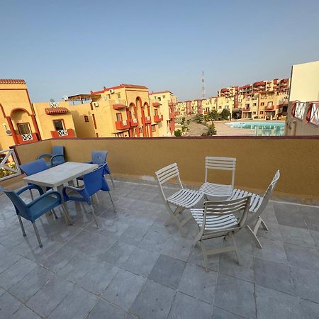 Brand New Renovated Cheerful 3-Bedroom Villa With 6 Pools Family Only- Perla Marina Kilo 85 El Alamein Kültér fotó