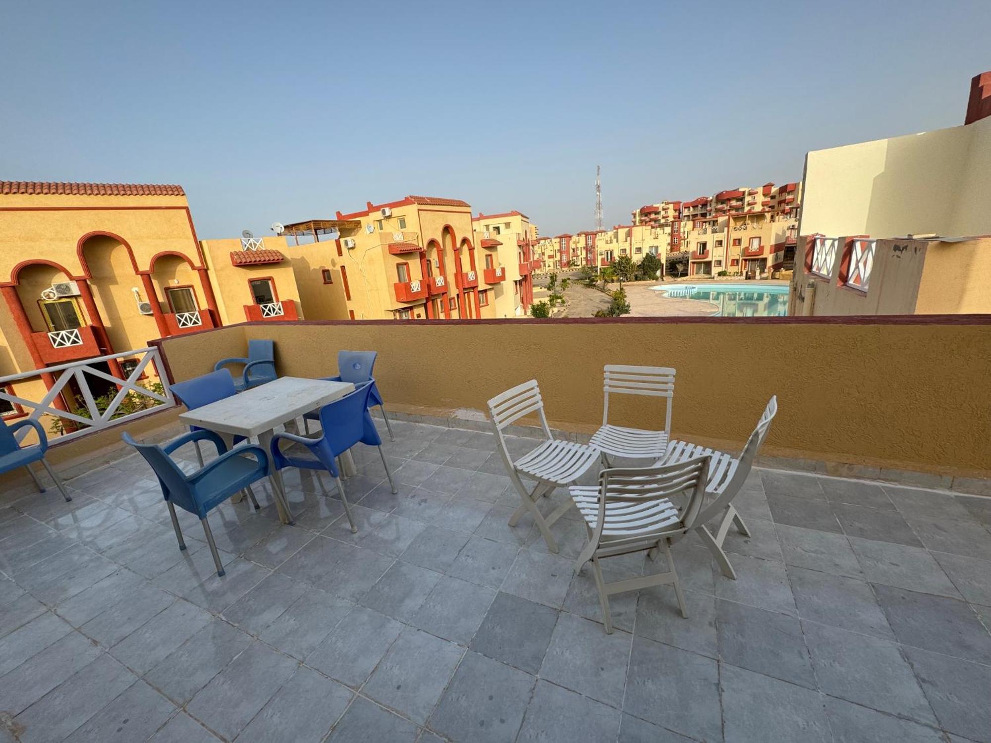 Brand New Renovated Cheerful 3-Bedroom Villa With 6 Pools Family Only- Perla Marina Kilo 85 El Alamein Kültér fotó