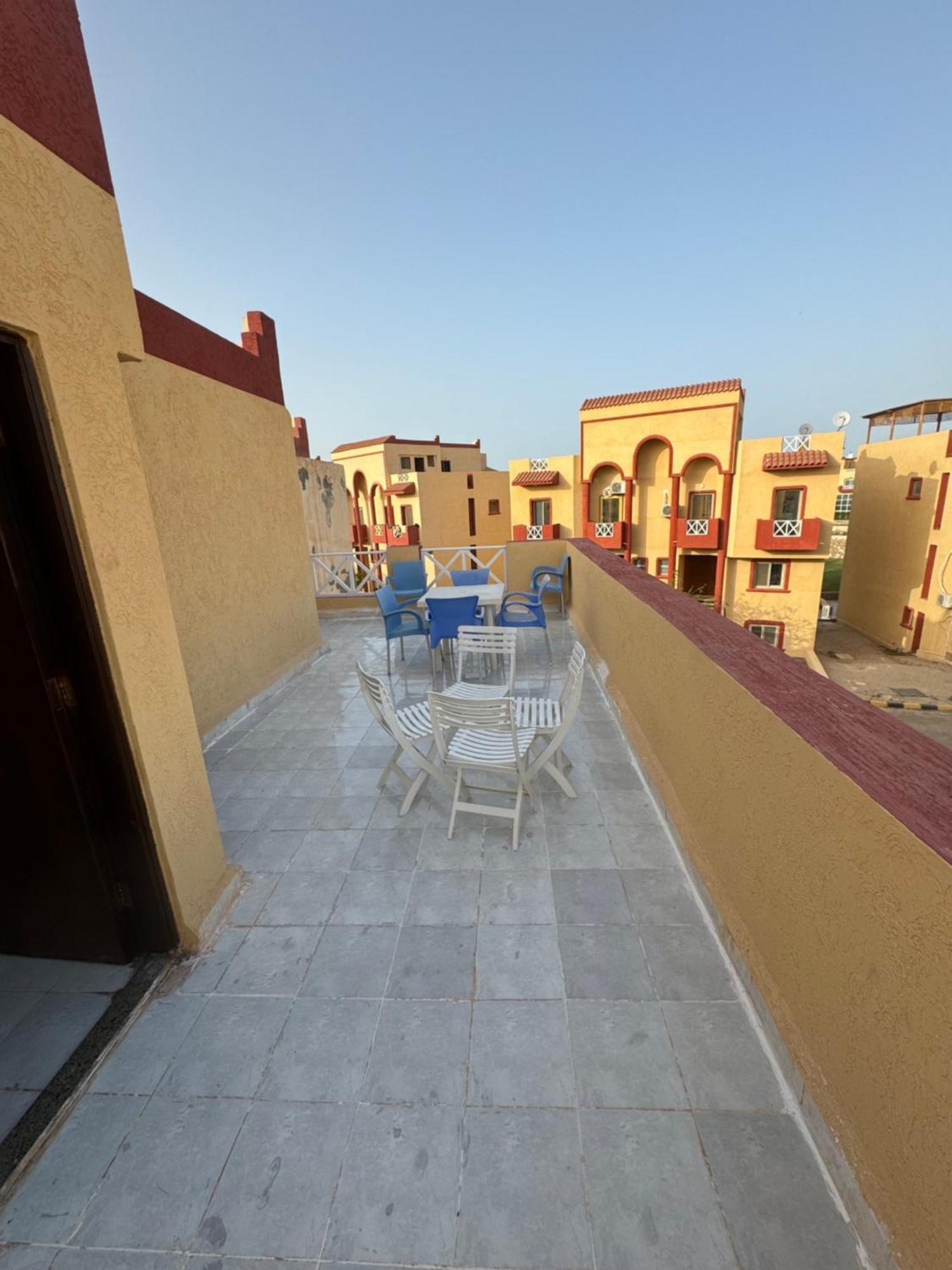 Brand New Renovated Cheerful 3-Bedroom Villa With 6 Pools Family Only- Perla Marina Kilo 85 El Alamein Kültér fotó